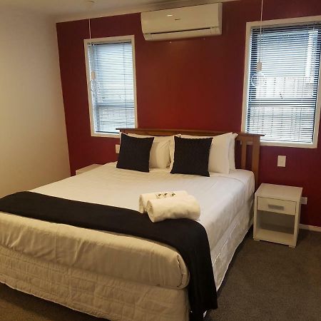 Trendy Bungalow In The Heart Of Rotorua Exterior photo